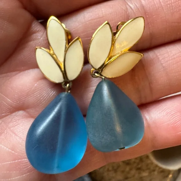 Vintage Givenchy clip ons earrings  preowned very rare - Picture 11 of 13